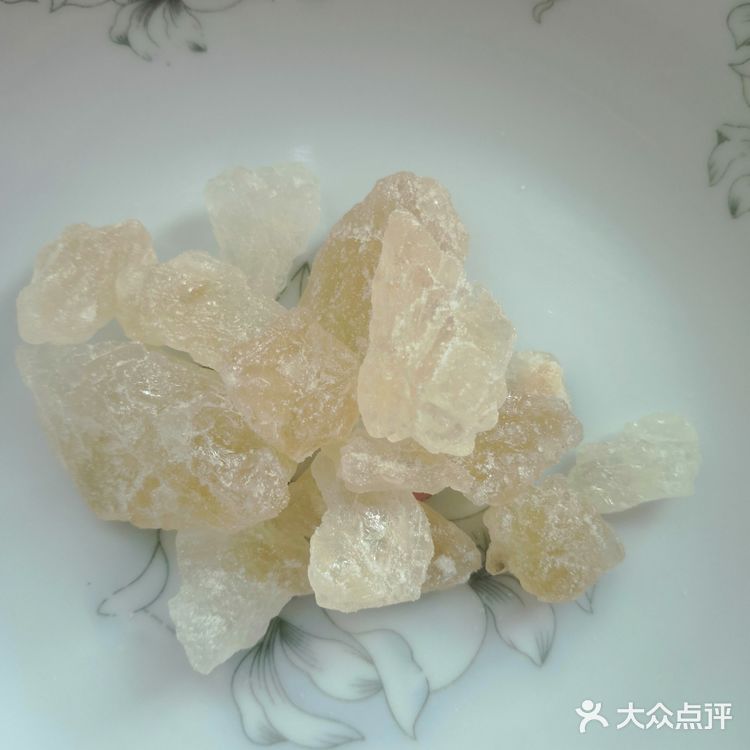 超简单！美容营养银耳皂角米红枣汤