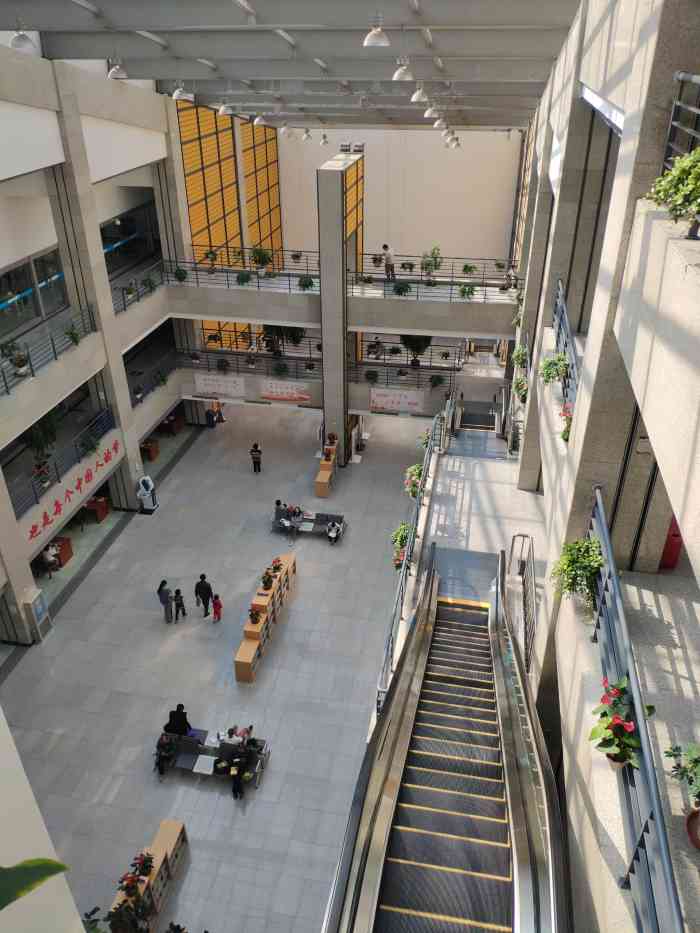 沈阳市图书馆-"沈阳市图书馆是一所综合性大型公共图书馆,.