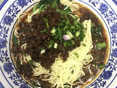 -渝之汇牛肉豌杂面
