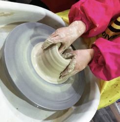 -泥娃娃DIY陶吧(易生活购物公园店)