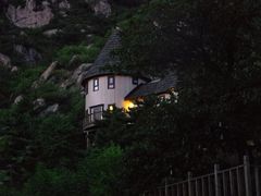 仙杜拉城堡夜景-云峰山自然风景区