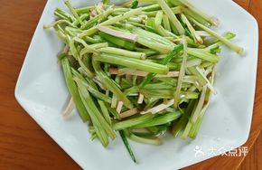 Water Celery Stir-fried with Tofu Sheets