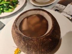 椰子八宝鸡汤-闻见中国海南菜(K11店)