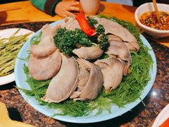 特色鲜毛肚-一斗火锅·招财羊毛肚(泰吉滨江店)