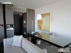 desk-and-entry-上海柏悦酒店