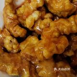 感到饱满多滋且富有弹性。大口喝下那鲜烫，又酸又辣