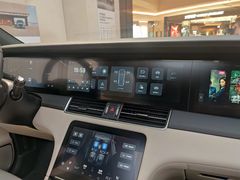 -理想汽车(世纪汇店)