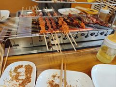 -哈尔滨小酒馆·鲜肉现穿自助烧烤(康新花园店)