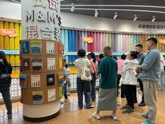 -m豆巧克力世界(上海世茂广场店)