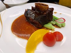 文火澳洲牛肉搭黄桃时蔬-水月周庄铂尔曼酒店-水月荟中餐厅
