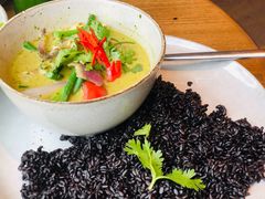 泰式绿咖喱鸡肉饭-wagas(暖山店)