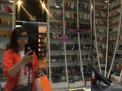 -钟书阁(松江泰晤士小镇店)