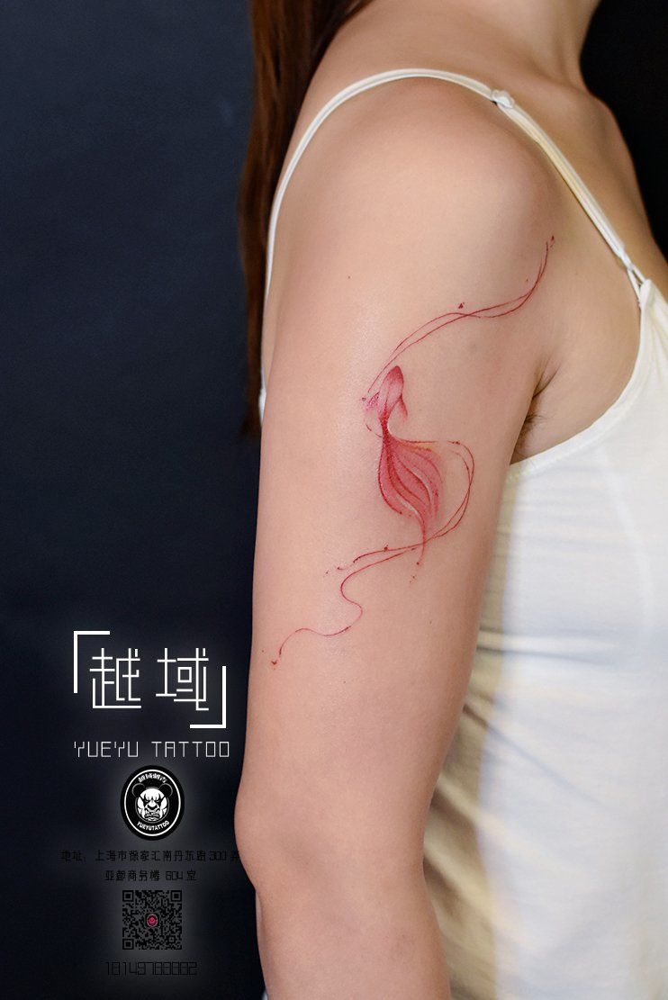 手臂金鱼纹身图案