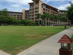 向沙滩走回拍酒店-三亚亚龙湾红树林度假酒店