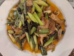 蒜苗回锅肉-辛记豆汤家常菜(芳草街店)