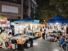-吴山路夜市