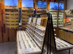 -LOOK眼镜·蔡司依视路配镜(宝山万达店)