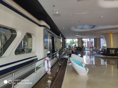 -皇马海口湾海景酒店(万绿园秀英港店)
