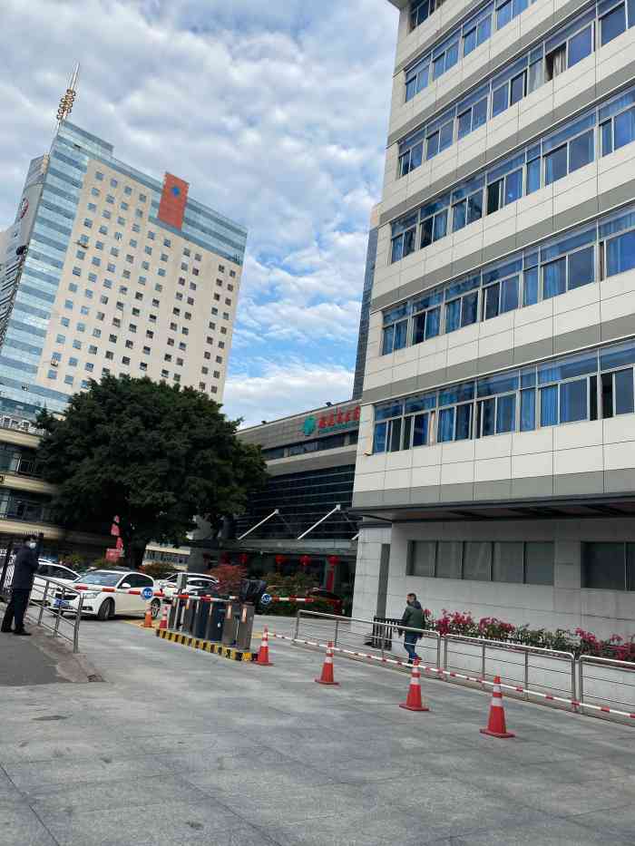 福建省立医院-"早餐车的光饼夹菜,两块一个,很怀念呢.