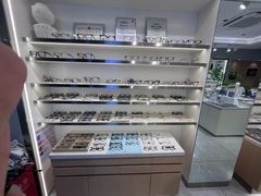 -视野联行眼镜·蔡司·尼康·豪雅·依视路(青浦宝龙店)