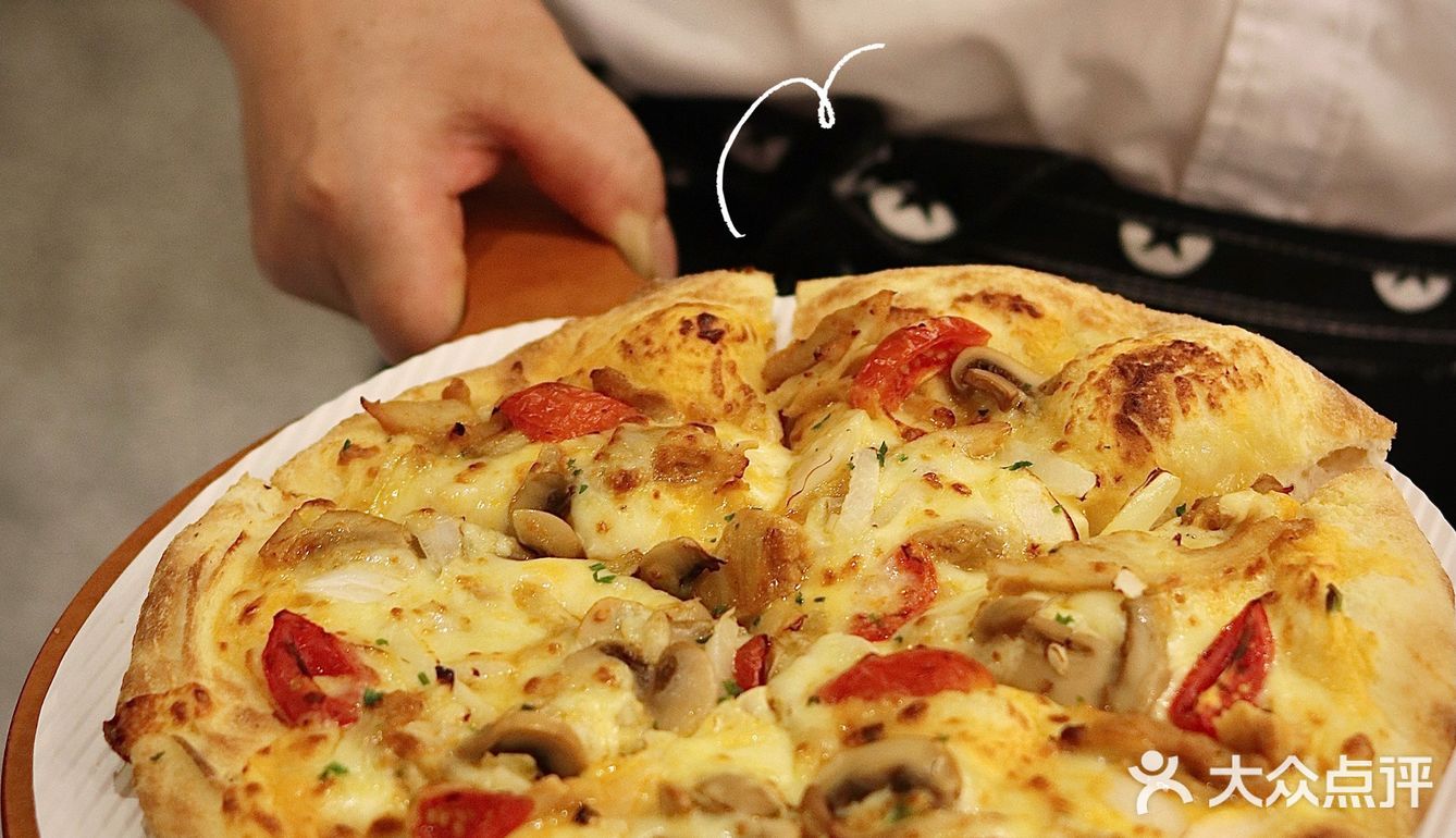 必胜客全新手拍比萨真的太顶了‼️每一块比萨都是现点现拍✔️