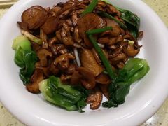 炒三菇-忠顺斋易州印象烤鸭店(东关新村店)