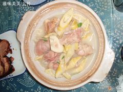咸蹄膀烧笋-唔呶喔哩酒家(生产街店)