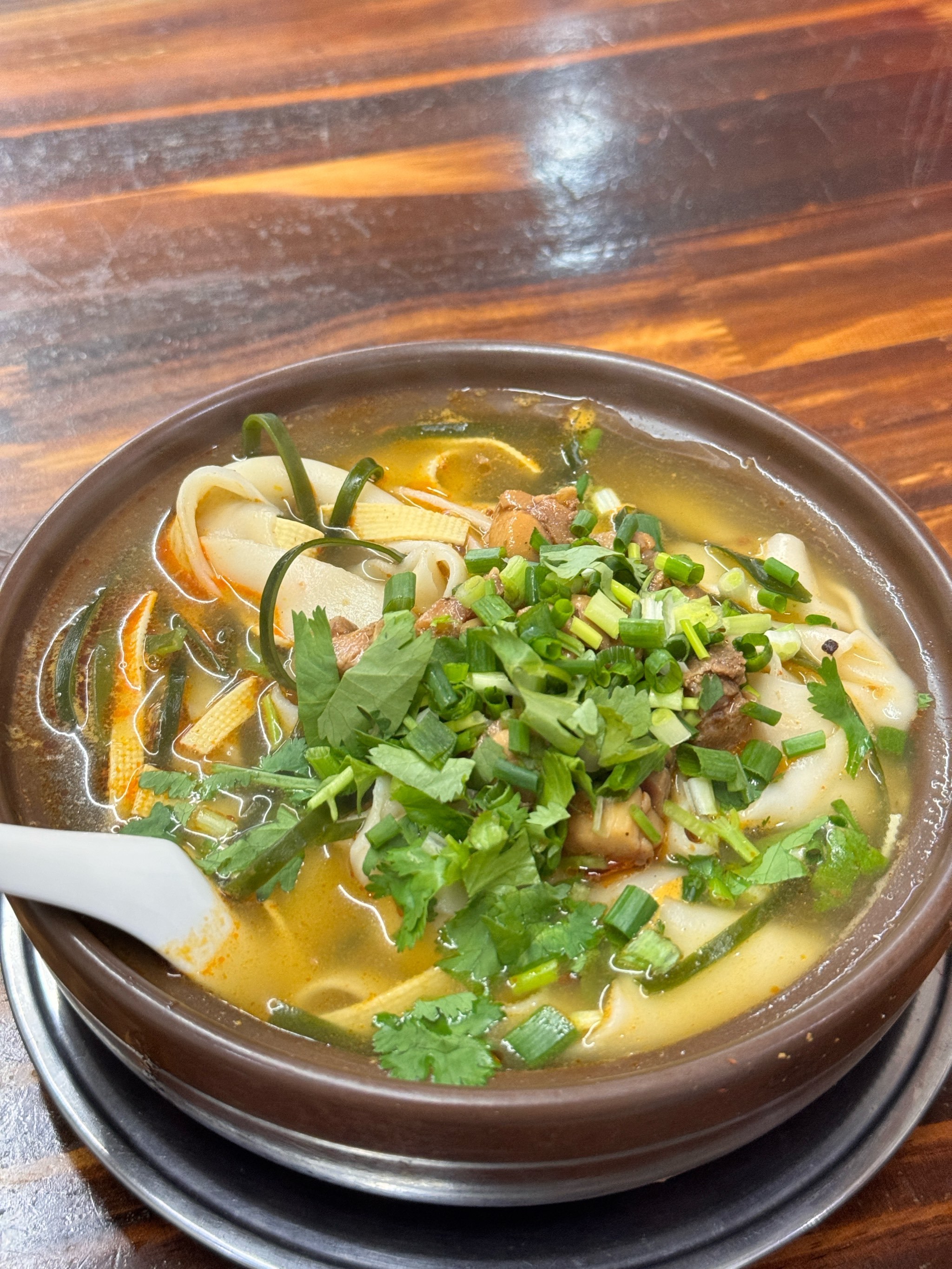 不允许还没有人知道这家砂锅烩面面!