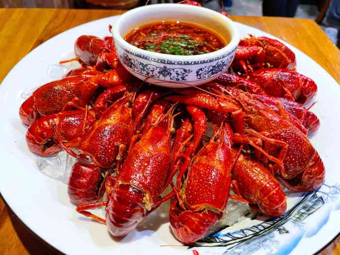 望江门小龙虾·靓虾(西湖店)-"[薄荷]环境:位置在武林路上 离西湖不.