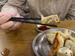 -黄阿姨锅贴大王(万航渡路店)