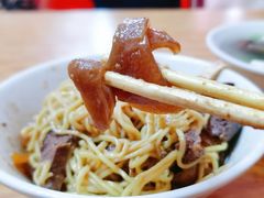 -松树干拌面店