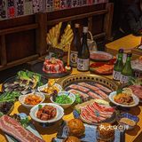 心中的深夜食堂模样 烤肉配小汉堡太绝🍔