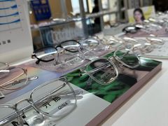 -无奔眼镜·蔡司·依视路授权店(马家堡店)