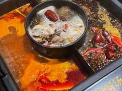-老牌坊云南鱼豆花火锅(爱建店)