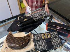 -聚云奢二手奢侈品黄金手表包包回收·中古店(三里屯总店)