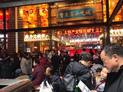 等位区-八一好吃街·高品美食广场