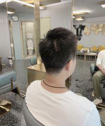 -即型男士理发工作室