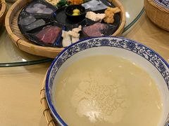 -老国贸云南传统过桥米线(滇池店)