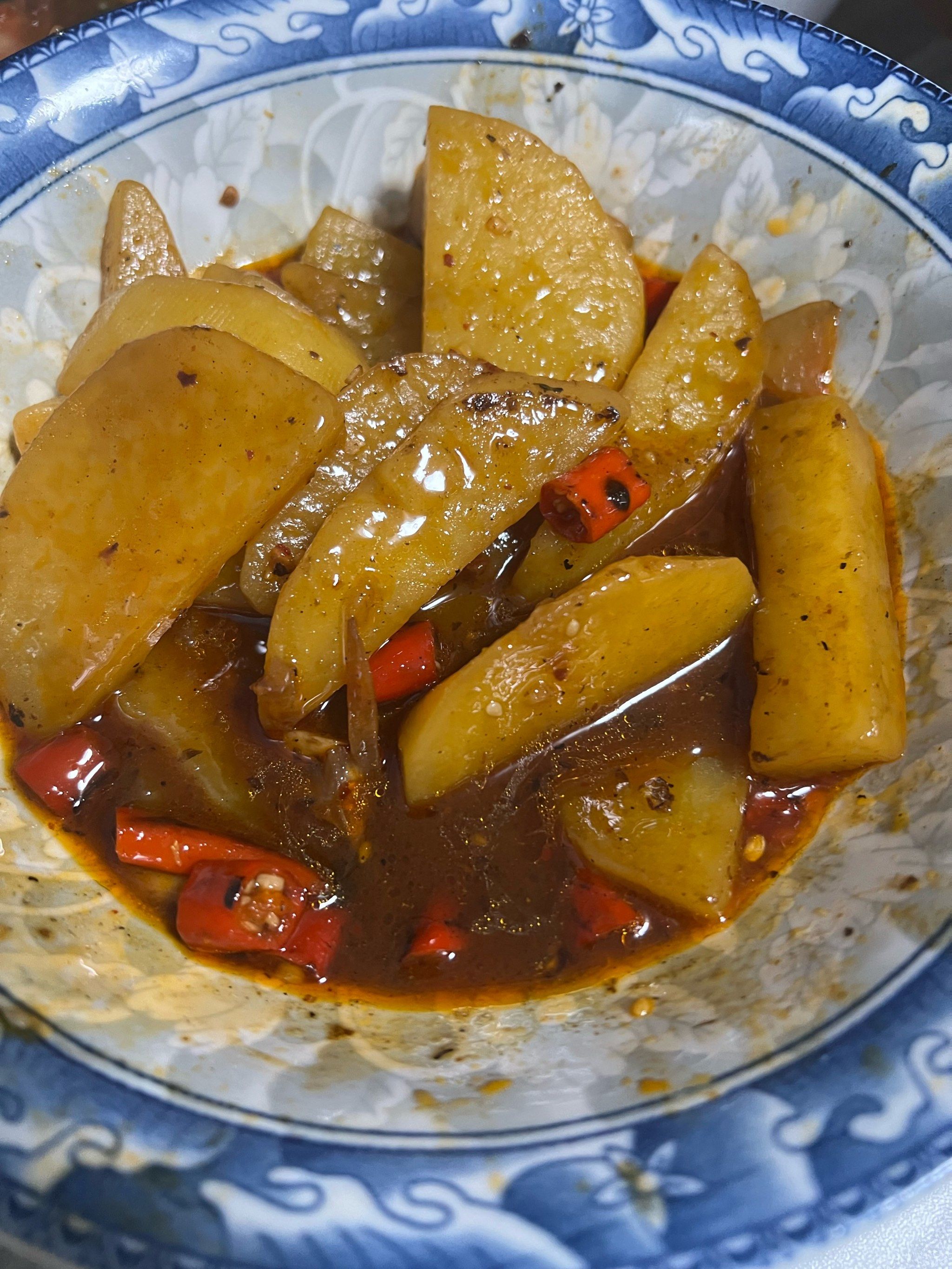 我就拿起来炒 发现en 我的厨艺真不错 很好吃 我是加了油泼辣子炒的