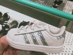 -阿迪达斯(武林银泰三叶草店)