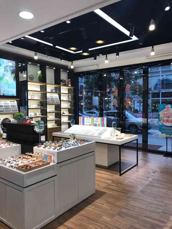 打分 新店,奥马眼镜店环境好………