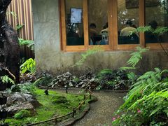 -Chom Cafe and Restaurant