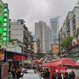 贵阳的街道有的时候会让我想起尖沙咀后面儿的庙街