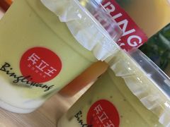 轻盈牛油果椰椰-兵立王鲜果茶·奶茶(城市奥莱店)