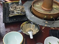 -洞庭洲·防空洞火锅·铜锅涮肉·烧烤(新百广场店)