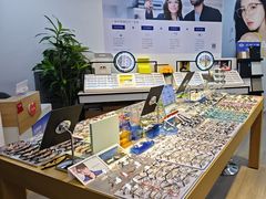 -天空之镜眼镜店蔡司依视路配镜授权零售店(望京颐堤港店)
