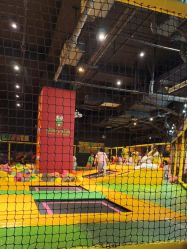 -蹦蹦跳跳(新奥购物中心店)