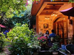 -月亮眼花园餐厅书吧酒吧