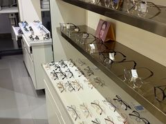 -视野联行眼镜•蔡司•依视路(温江店)