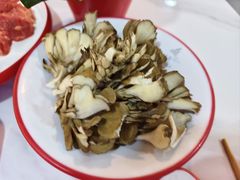 舞茸菌-毛辣果·贵州红酸汤牛肉火锅(西单店)